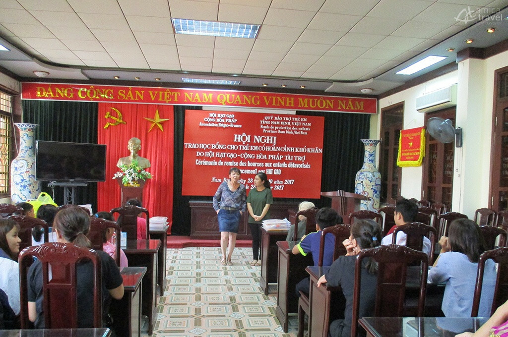 ceremonie remise bourses nam dinh 2017