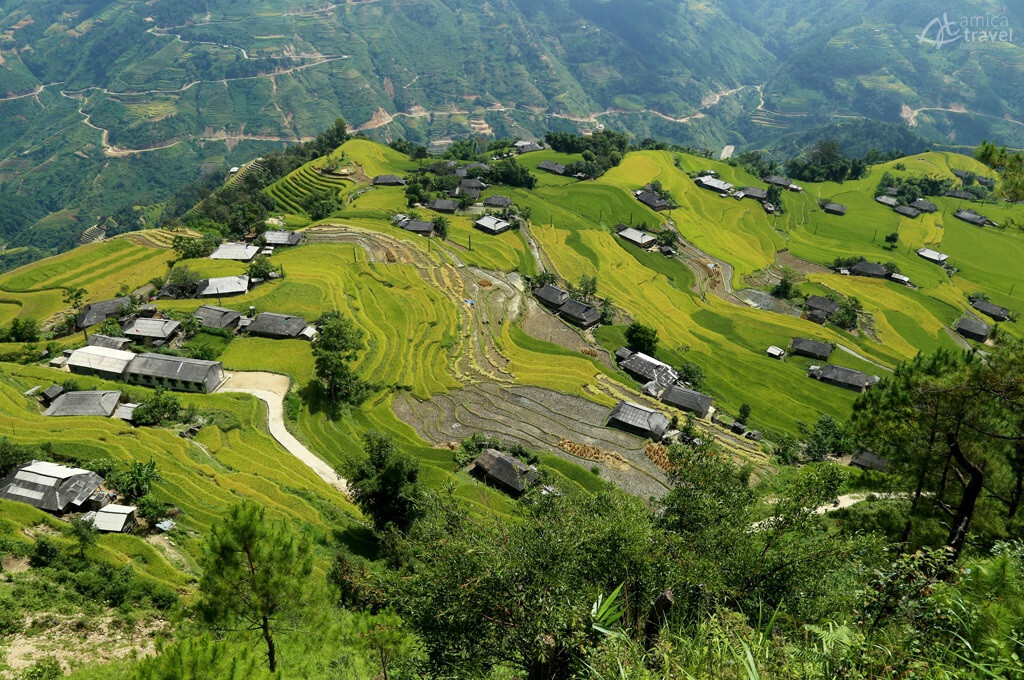 Panoramique sur des rizières en terrasses à la frontière chinoise village phung ha giang