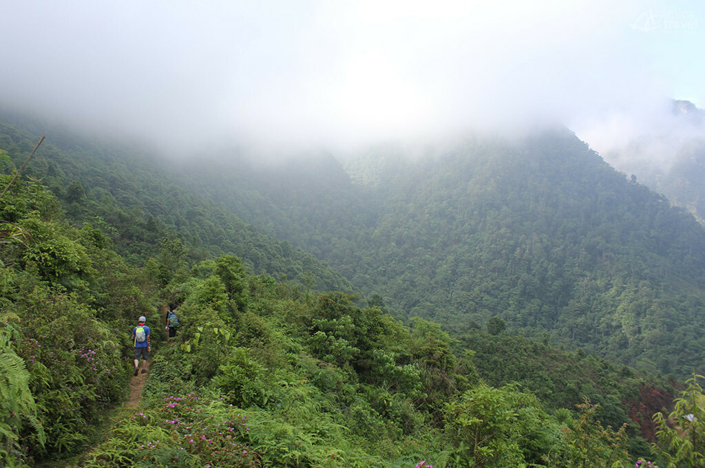 Trekking sur le mont des Trois-Fées trekking mont trois fees