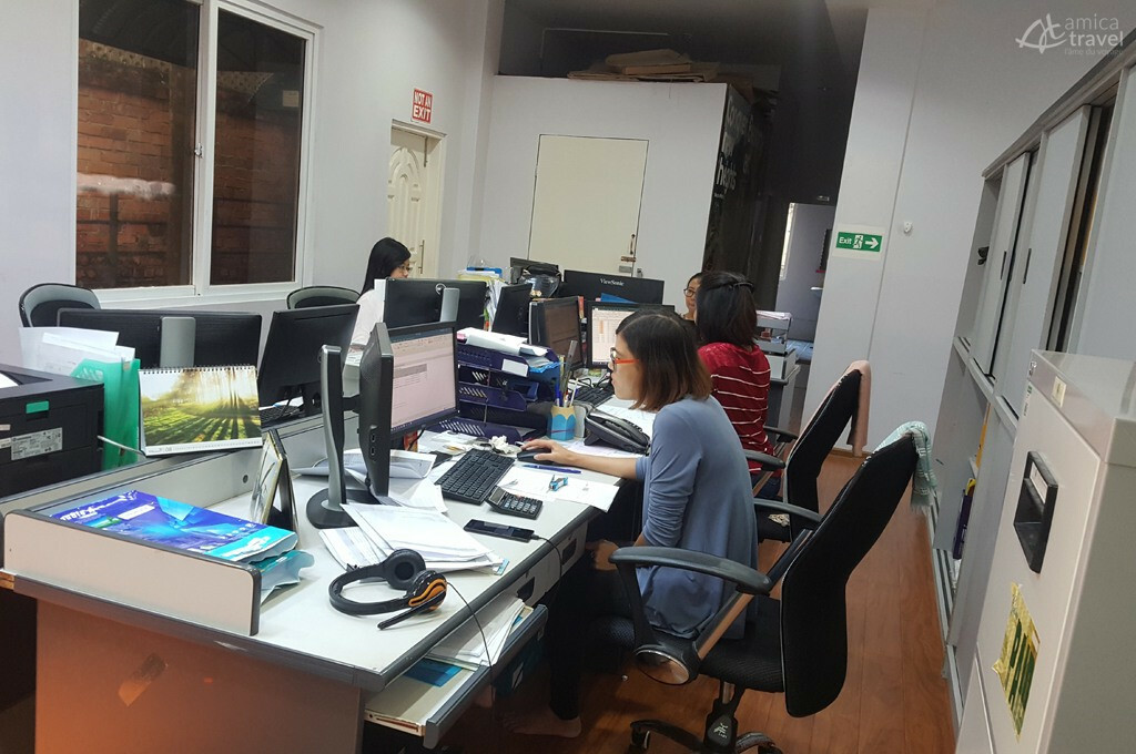 L'espace de travail du bureau en Birmanie espace travail bureau birmanie