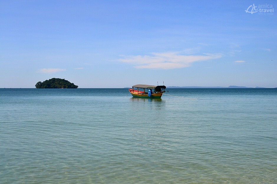 Bateau marche lentement  à la plage Otres bateau plage otres