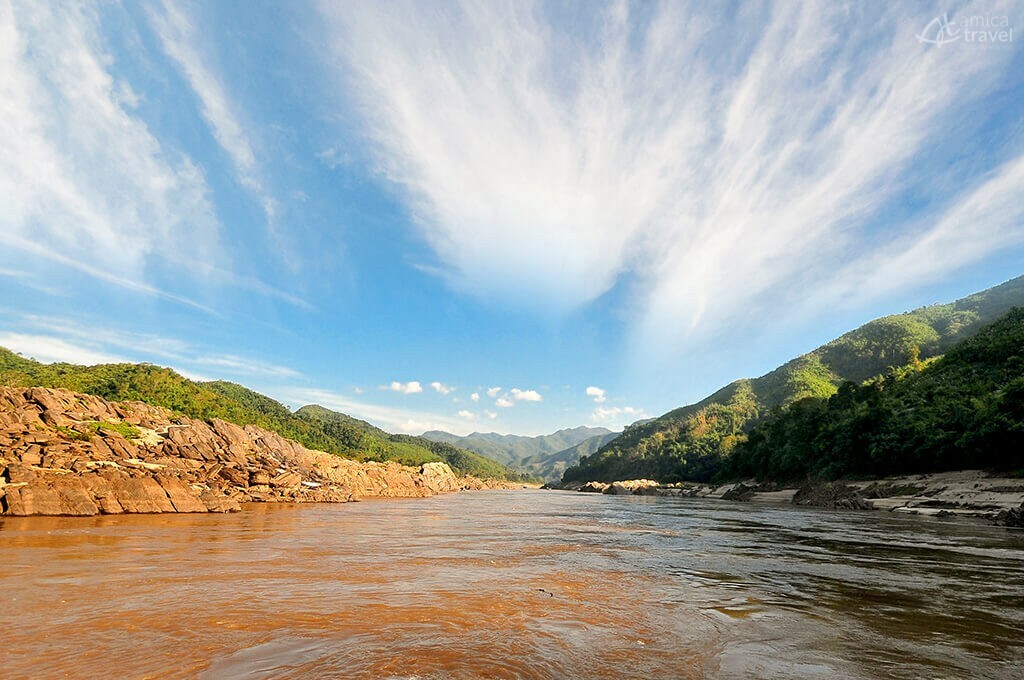 Vue du bateau sur le Mékong