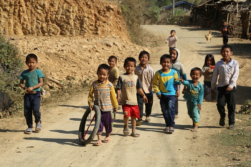 enfants village ban picheu cau laos
