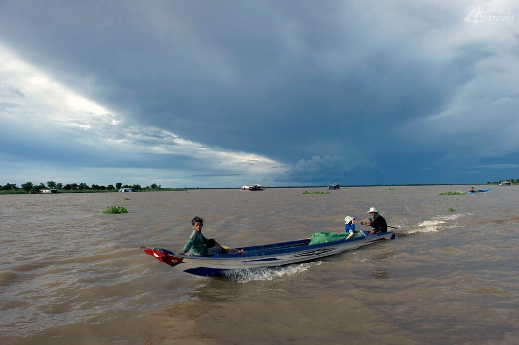 Sur la rivière de Stung Sen, Cambodge riviere Stung Sen Cambodge