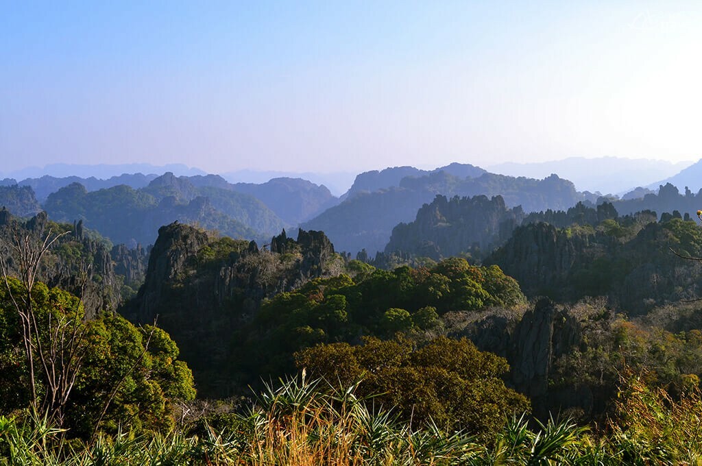Paysage montagneux Khammouane Paysage montagneux Khammouane Laos