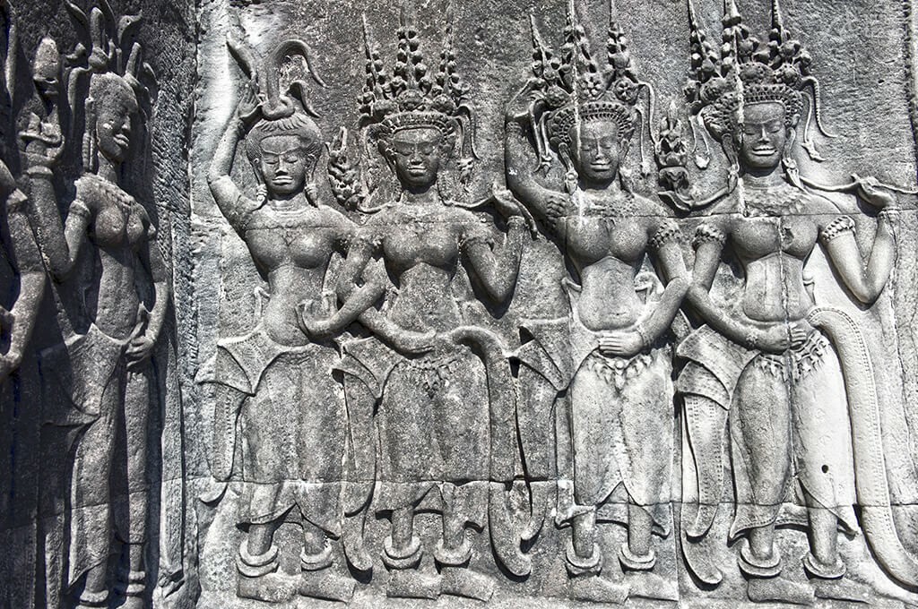 Apsaras sur les murs des temples khmers - Amica Travel Apsaras sur les murs des temples khmers -