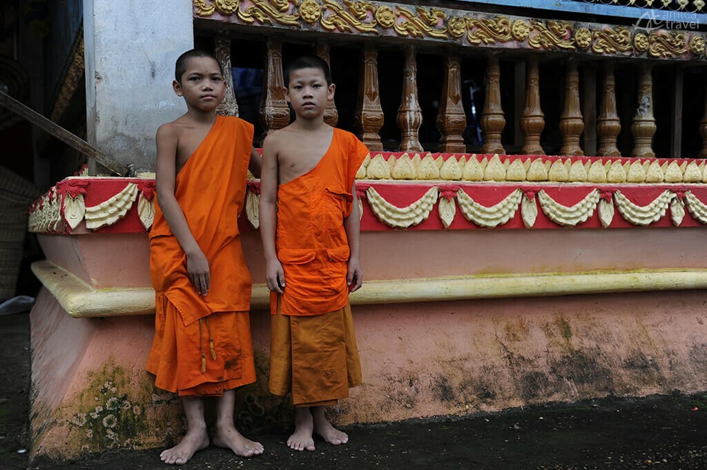Jeunes bonzes à Luang Prabang Laos