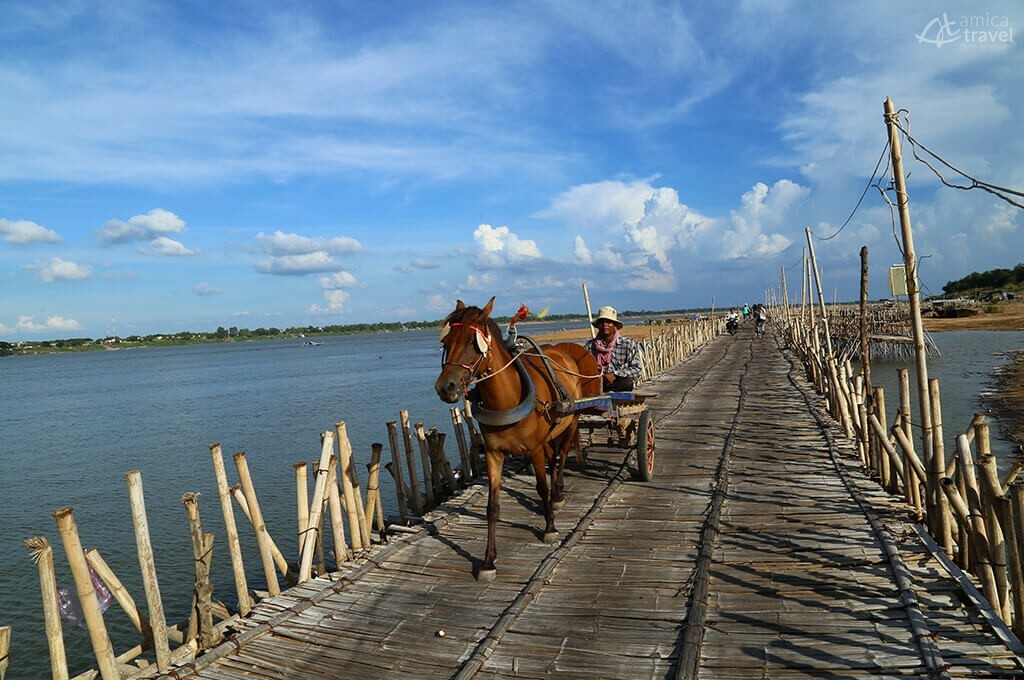 Pont en bambou à Kampong Cham,  Cambodge -