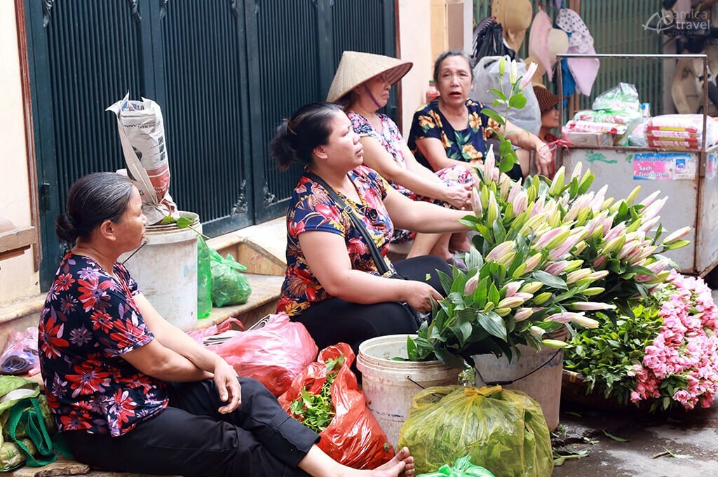 vendeuse fleurs marche hanoi vietnam