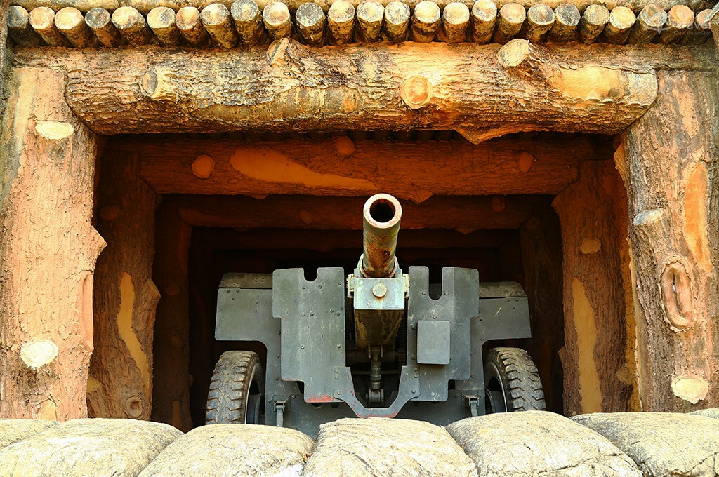 artillerie vietminh cacheee dans montagne