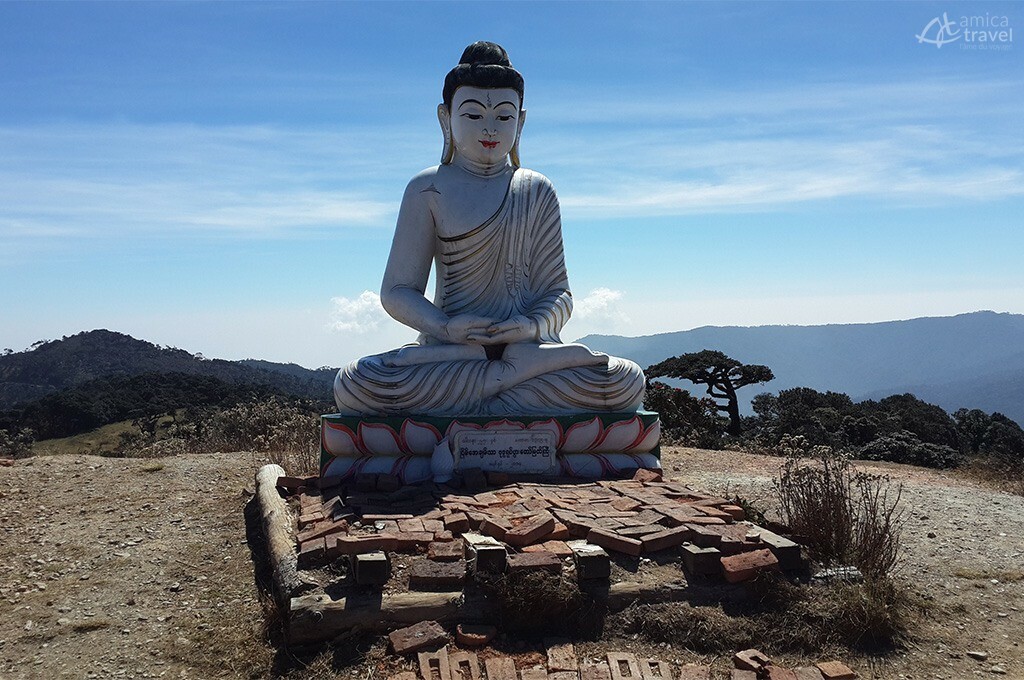 statue bouddha mont victoria birmanie