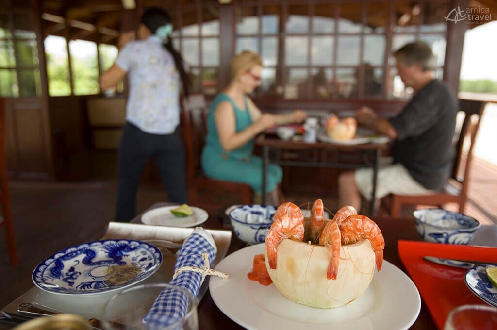 Déjeuner sur le bateau de Bassa  Mékong Vietnam
