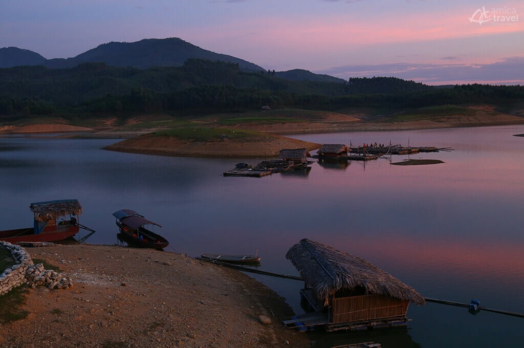 Paysage lac de Thac Ba Nord Vietnam