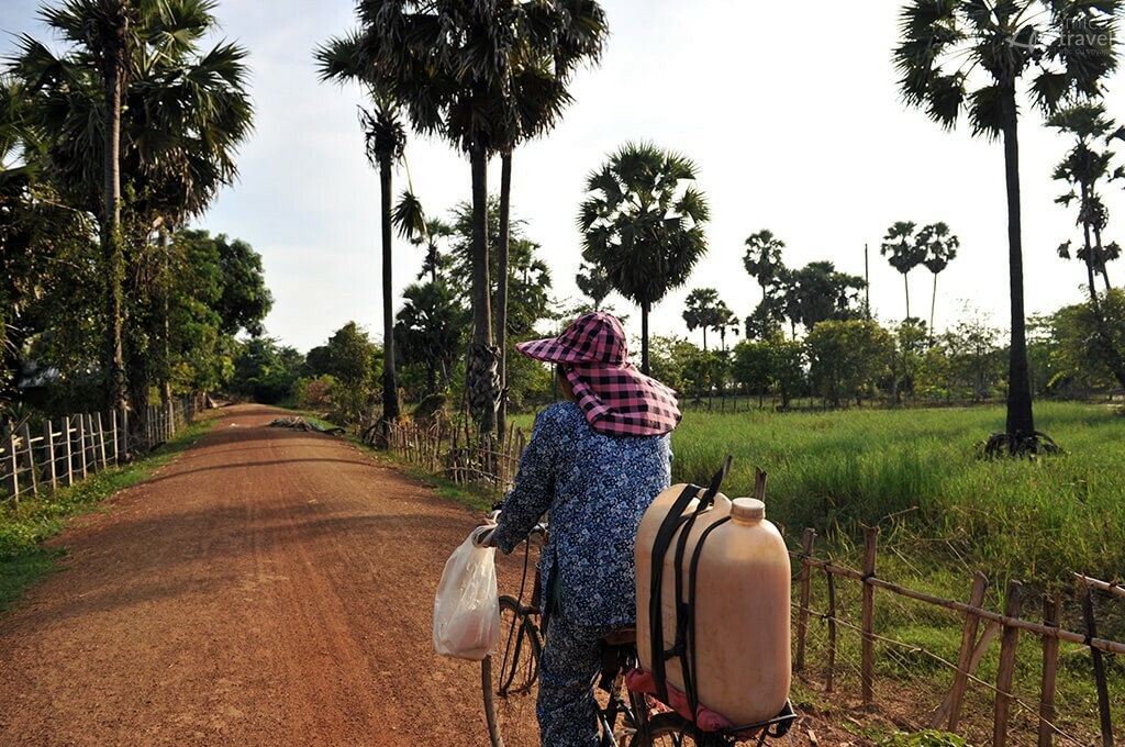 Promenade à vélo dans un village Khmer, Cambodge -