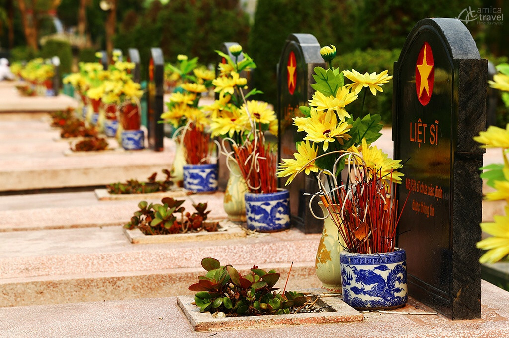 tombes surmonteees etoiles