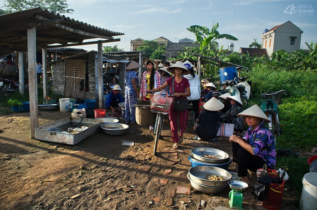 Jour de marché au village de Non Khe marché quotidien village Non Khe Ninh Binh