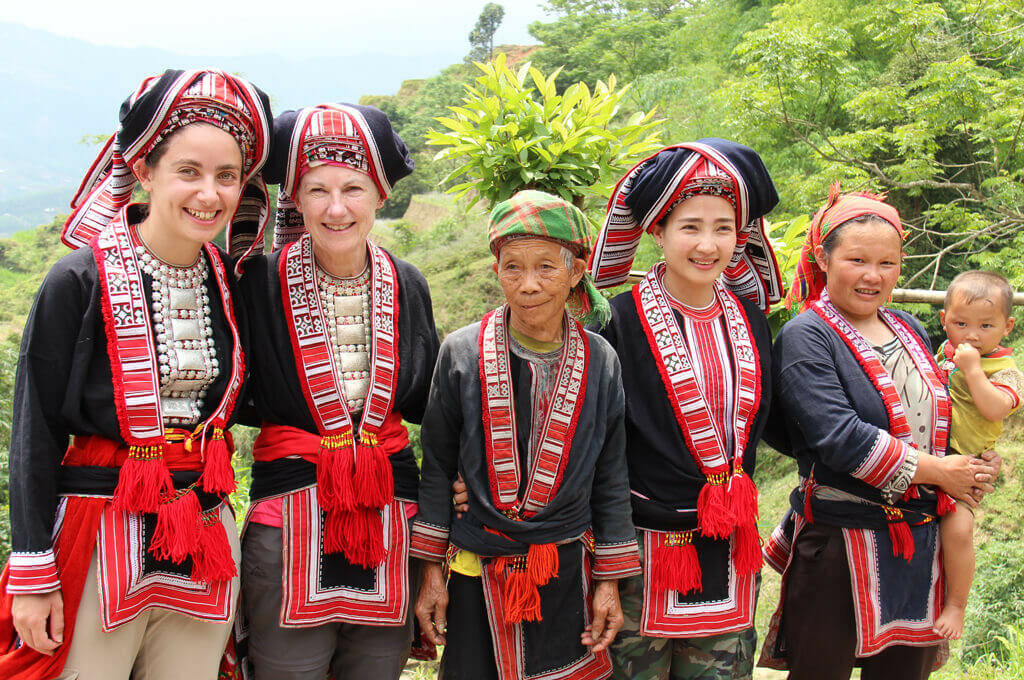 Mme Arnaud en compagnie de Dzao rouges Dzao compagnie
