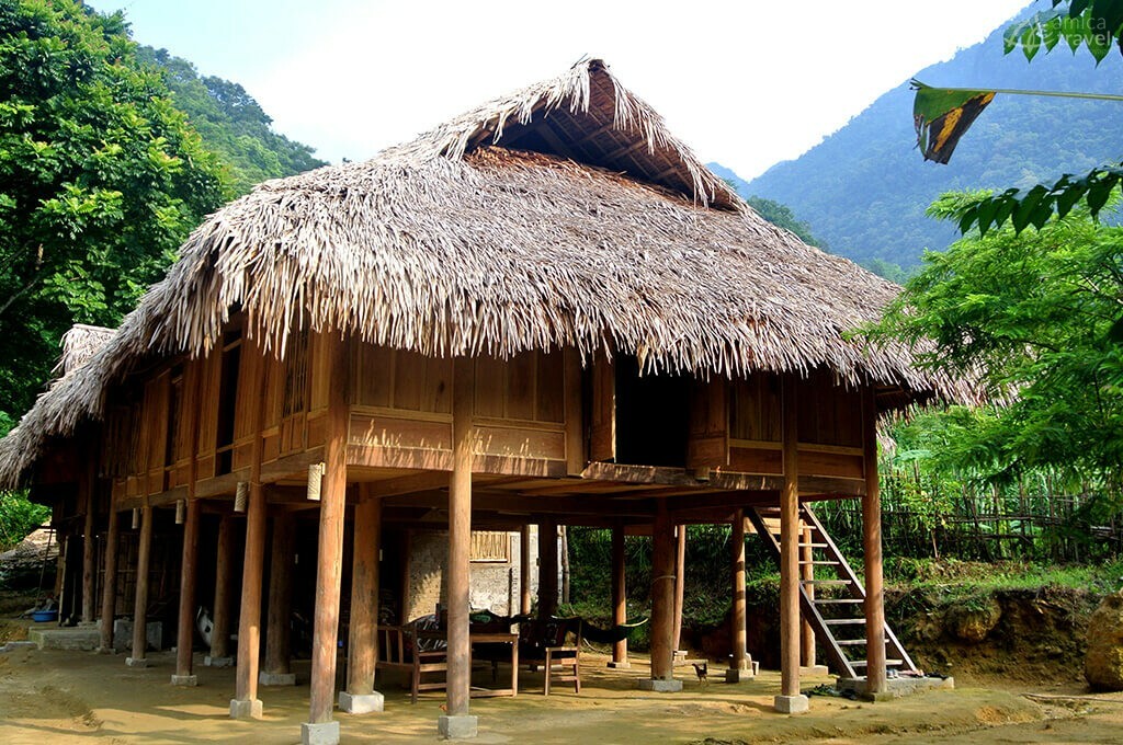 Maison sur pilotis, les Bains de Hieu Maison sur pilotis Pu Luong Vietnam