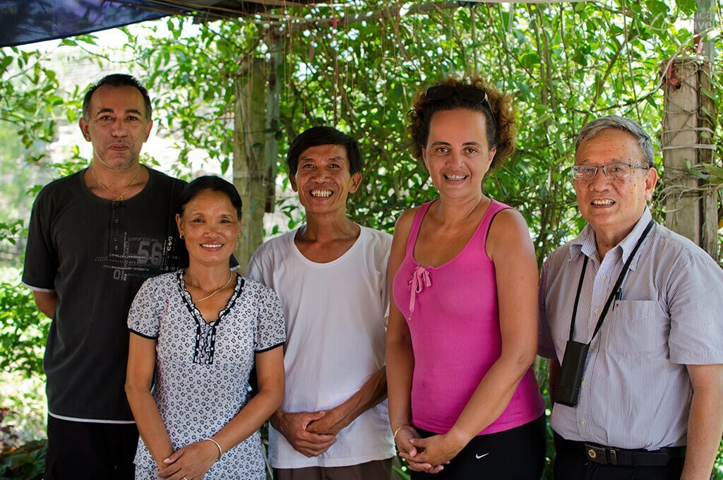 M. Ich & Mme Dan en compagnie de voyageurs immersion chez Ich Ninh Binh Vietnam