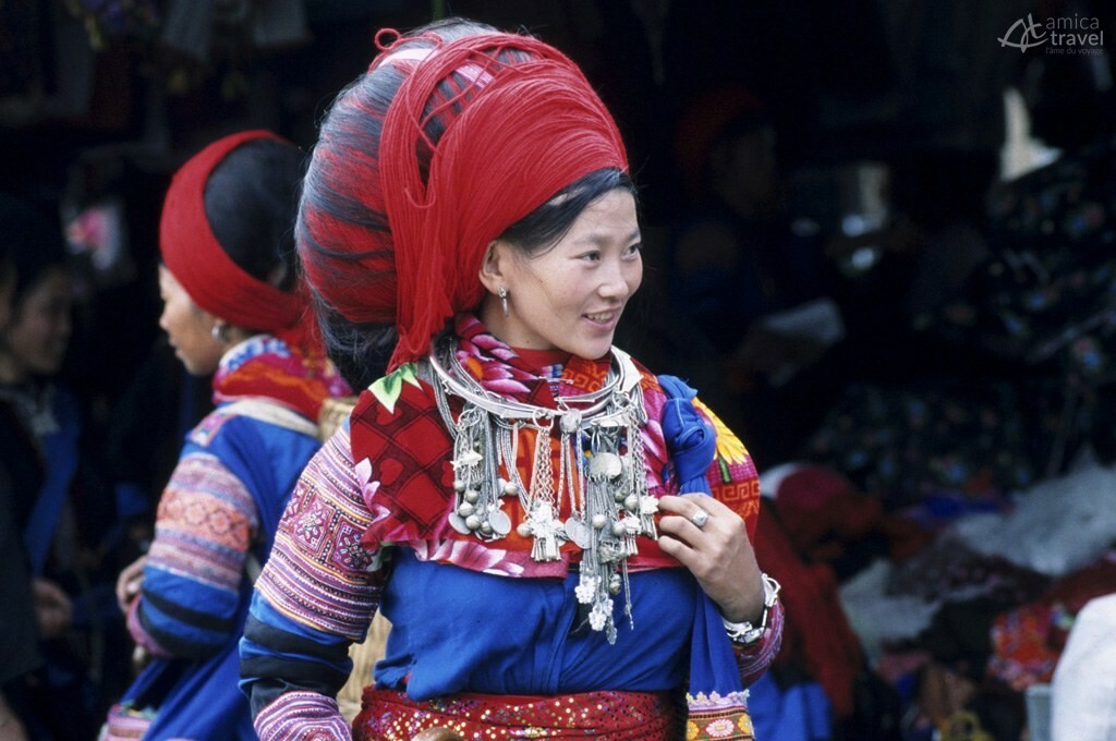femme hmong rouge sapa vietnam