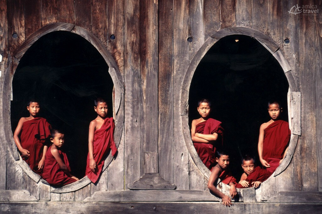 jeunes novices birmanie