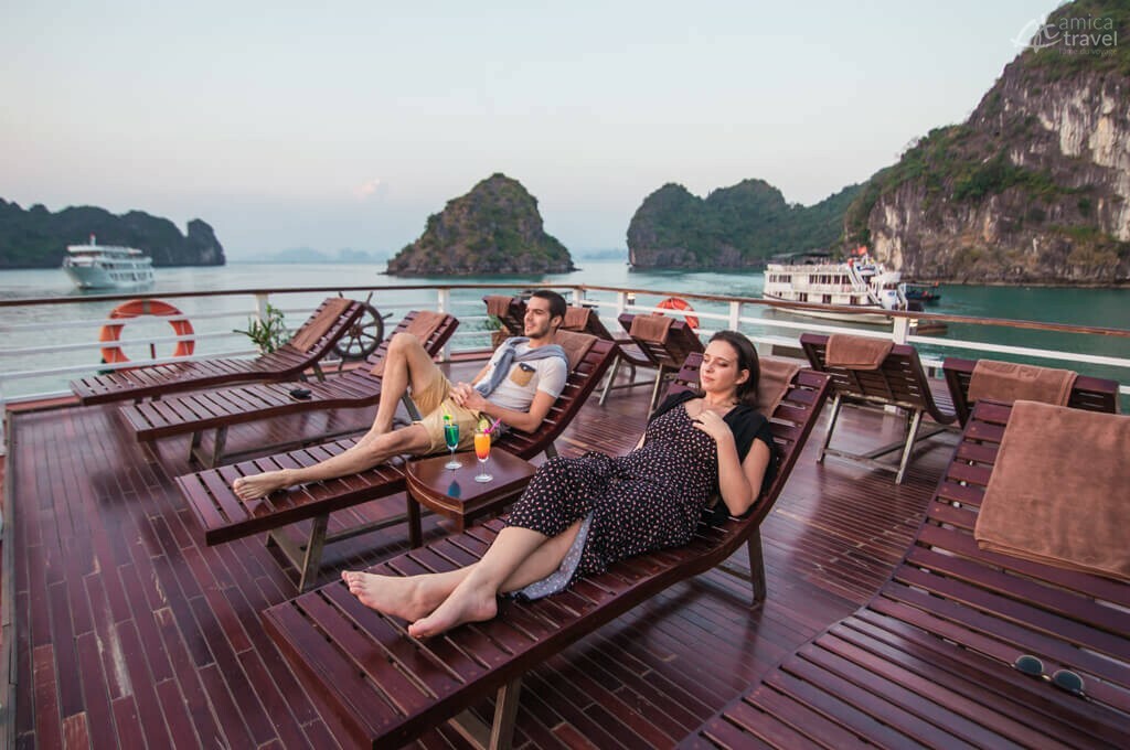 Bain de soleil à Secret Halong Cruise Vietnam