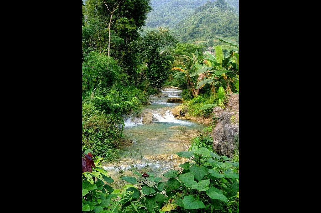 Vue sur la cascade Vue sur la cascade Pu Luong Vietnam