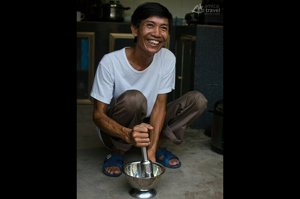 M. Ich et son sourire chez M Ich village Non Khe Ninh Binh Vietnam
