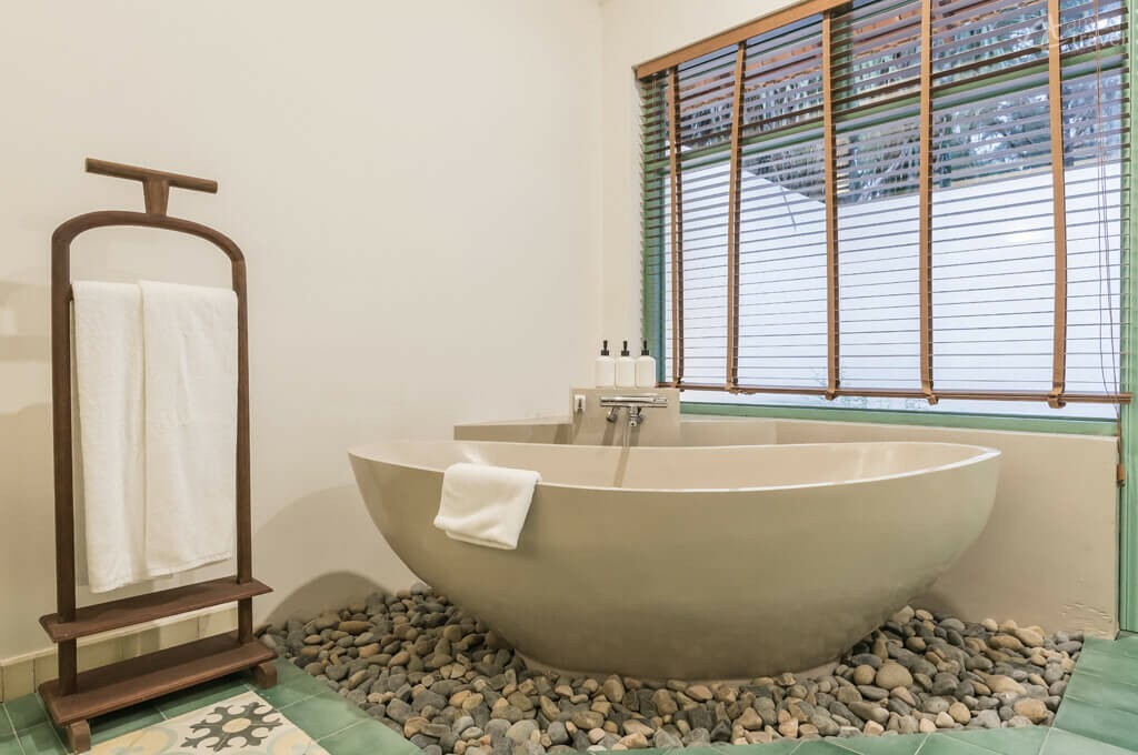 Salle de bain de Poulo Condor Boutique Resort & Spa, Con Dao, Vietnam Salle de bain Poulo Condor Boutique Resort & Spa Vietnam -