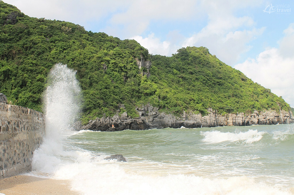 Une plage sur l'île de Cat Ba plage ile cat ba