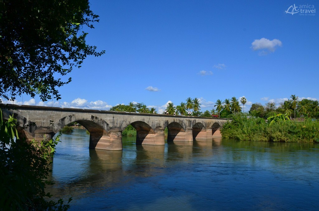 vieux pont reliant iles don det et don khone laos