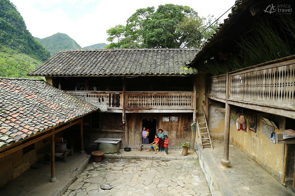 Palais de l'ancien roi des Hmong palais hmong