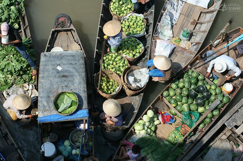 marché flottant delta Mekong Vietnam