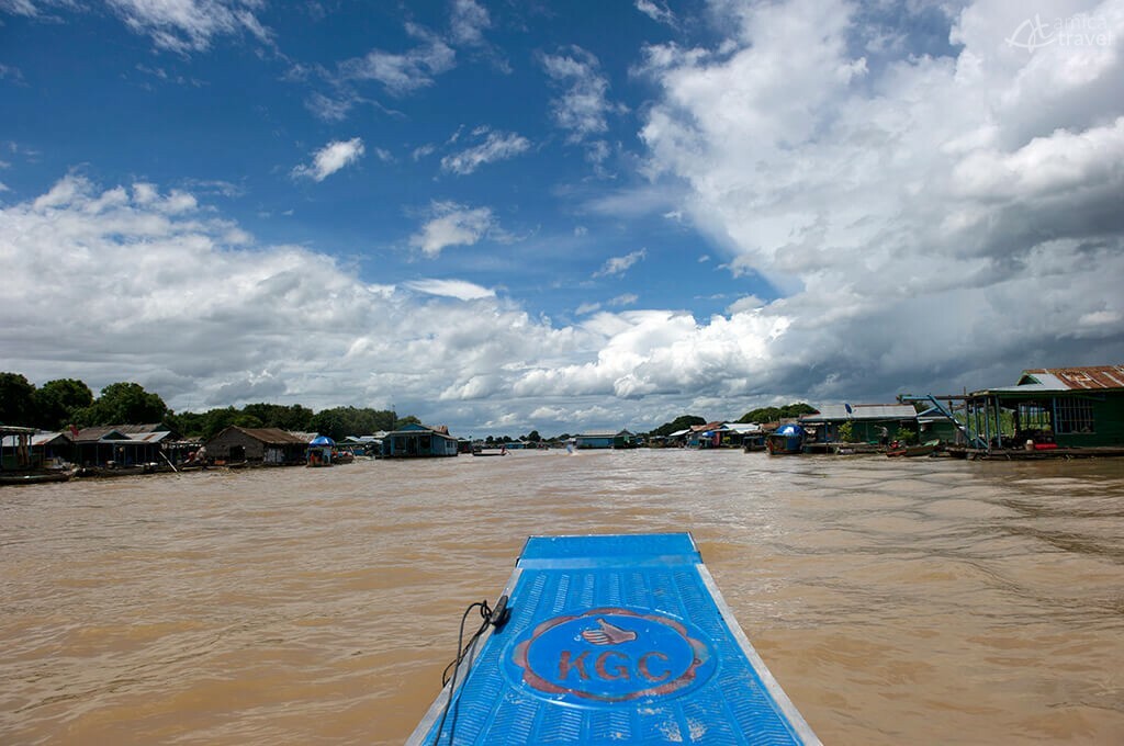Promenade en barque sur le Tonlé Sap rive Tonle Sap Cambodge