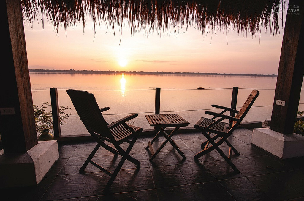 Le crépuscule au bord du fleuve crepuscule riviere