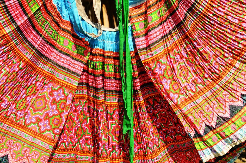 Costume traditionnel femmes Hmong Fleur