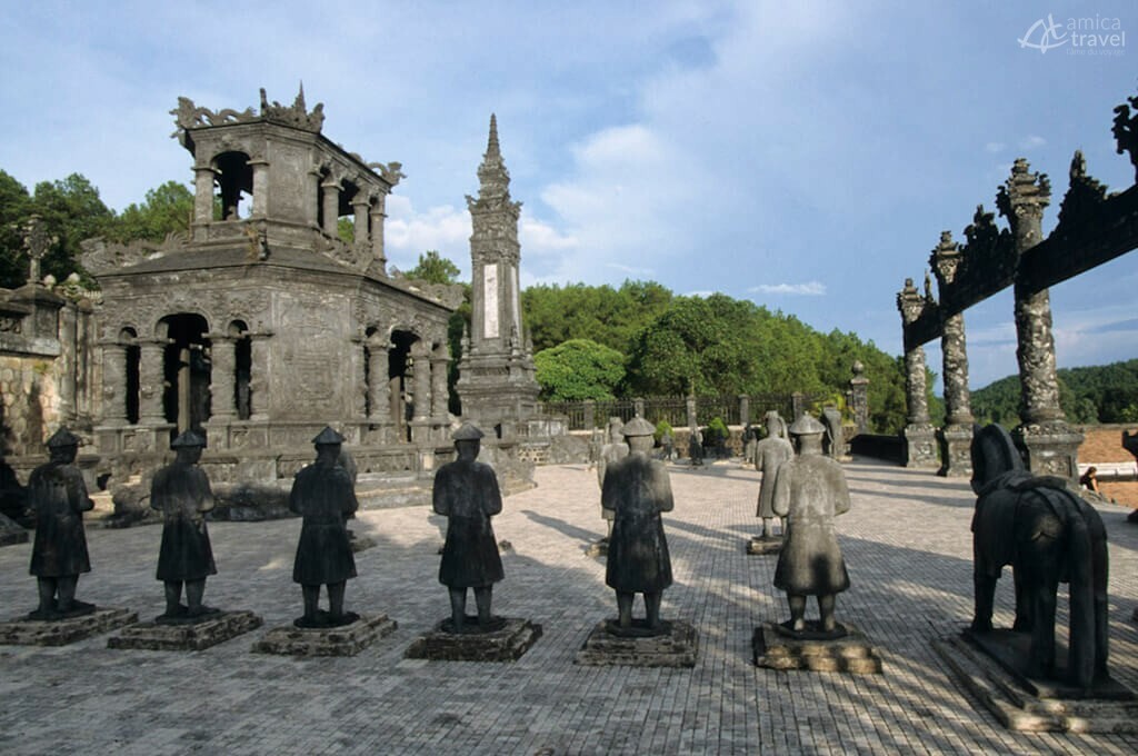 tombeau royal de hue vietnam