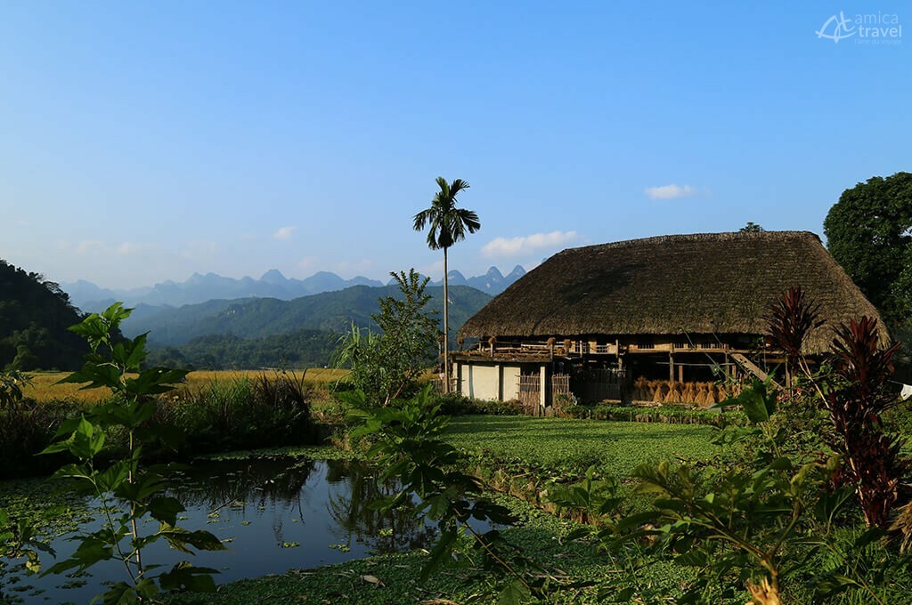 Vue sur la maison de M. Kinh et Mme Thom immersion chez les tay massif tay con linh ha giang