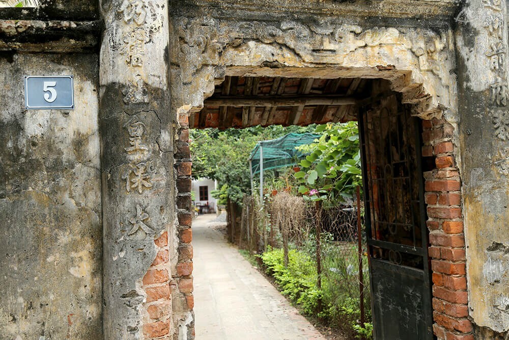 porte Dong Ngac Hanoi Vietnam