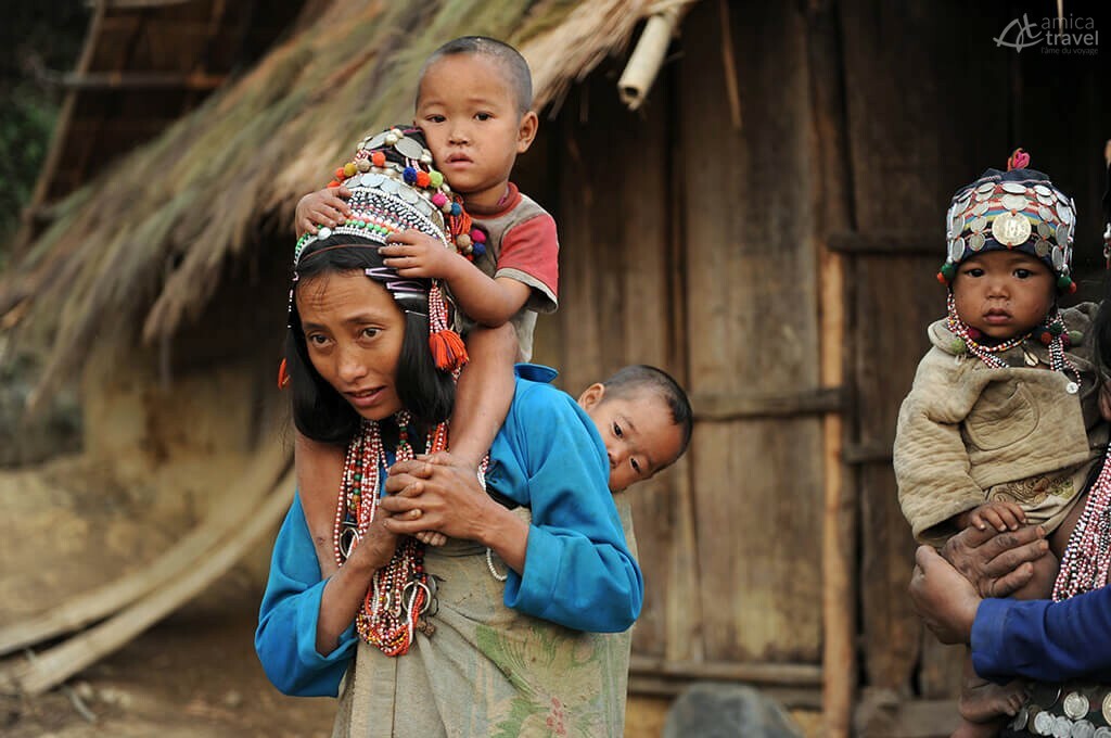 Femme Opa et ses enfants femme enfant Opa Phongsaly Nord Laos
