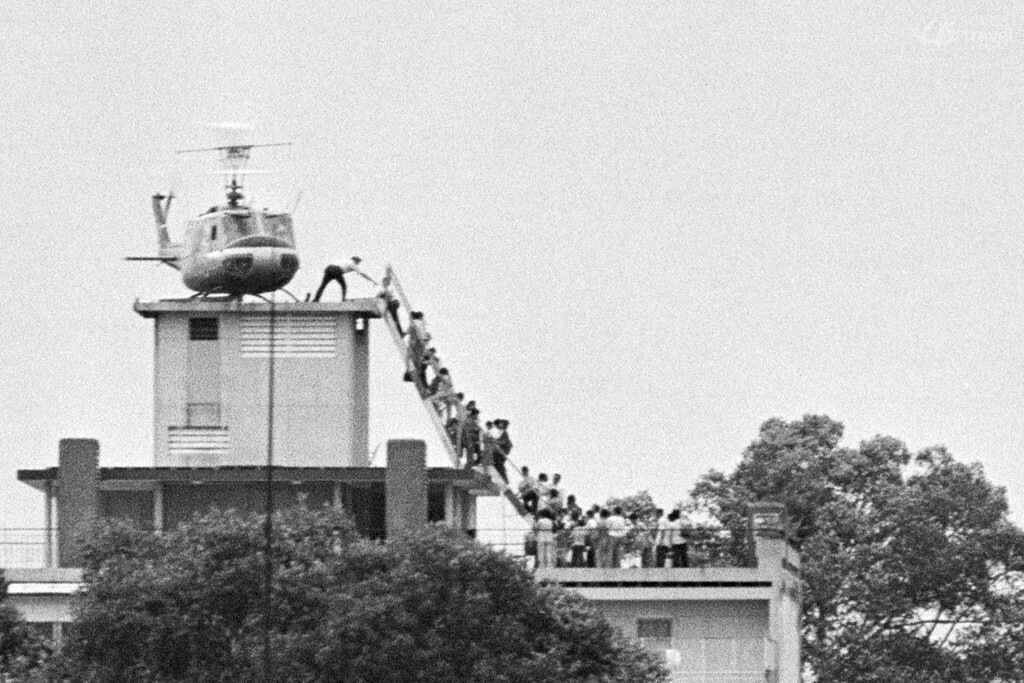 Évacuation par le toit du Pittman Building, le 29 avril 1975 evacuation pittman building 1975