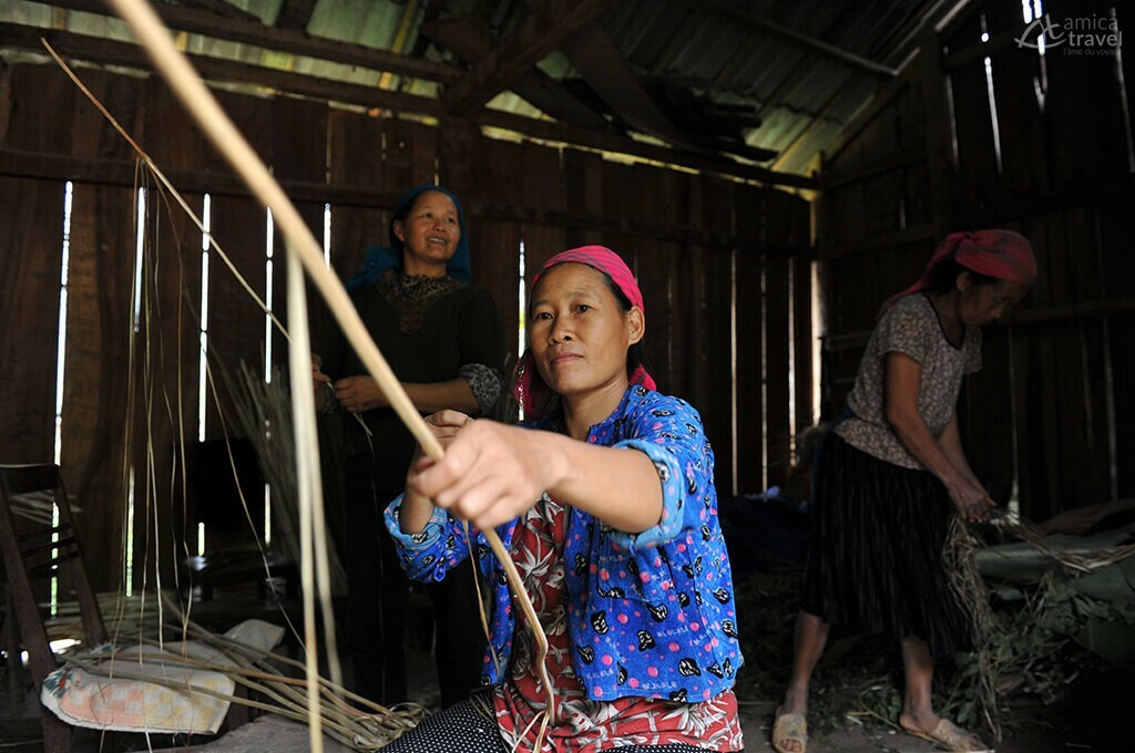 Femme Hmong au travail Ha Giang