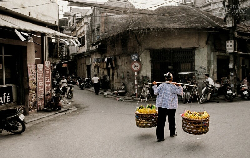 vendeuse de fruits hanoi vietnam