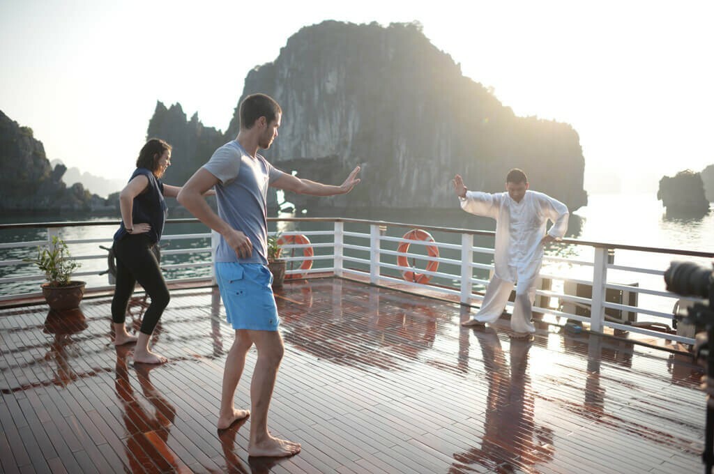 Cours Tai Chi à Secret Halong Cruise Vietnam