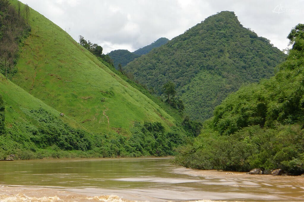 Les montagnes de la région du Haut Xekong, Laos montagne haut xekong laos
