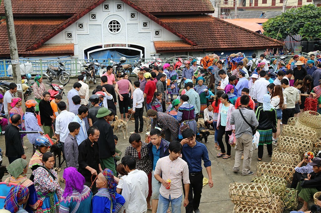 ambiance marché Bac Ha