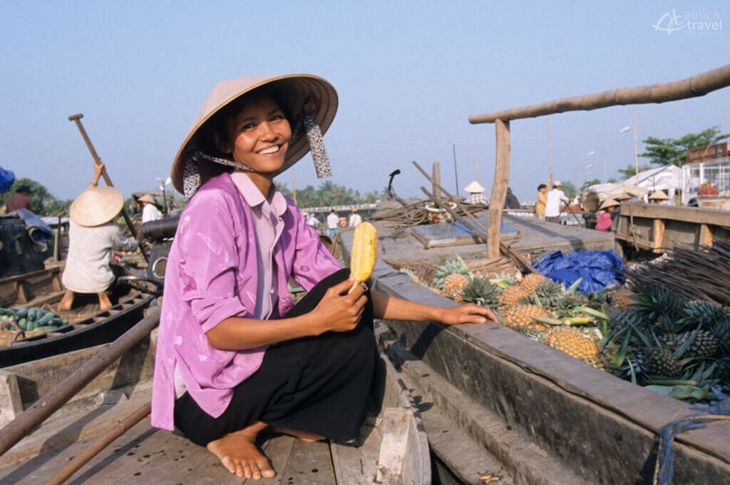 Vendeuse marché flottant delta du Mékong