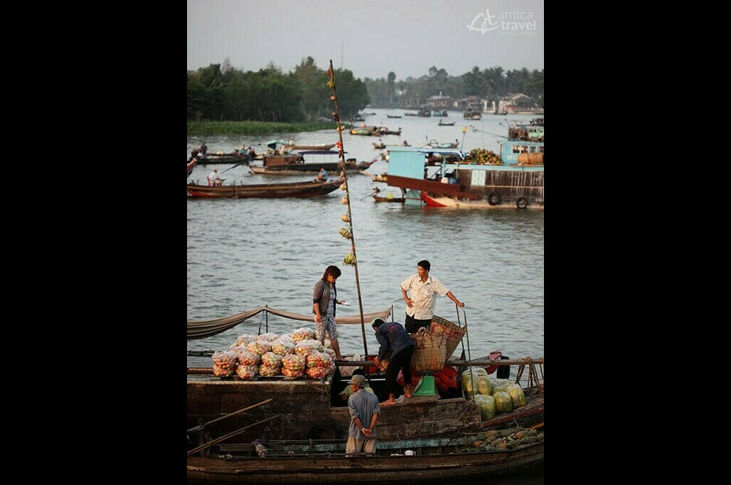 Marché flottant delta du Mékong Sud Vietnam