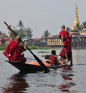 moines boudhistes birmanie