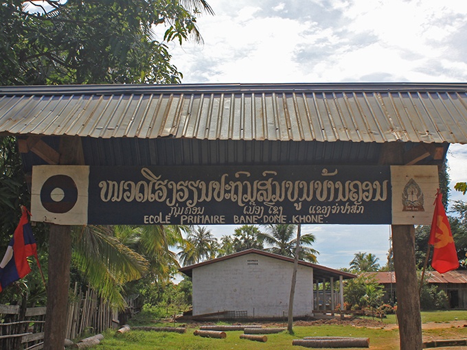 panneau bilingue laotien francais